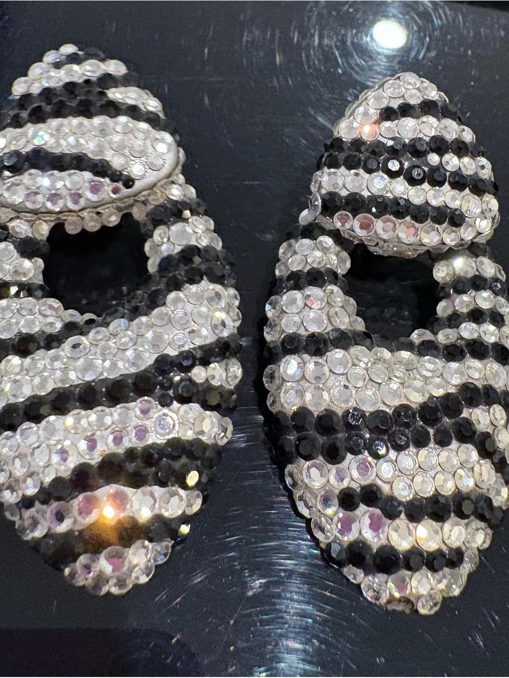 Bellini Crystal Stripe Drop Earrings Black & Clear Hand made vintage new
1001